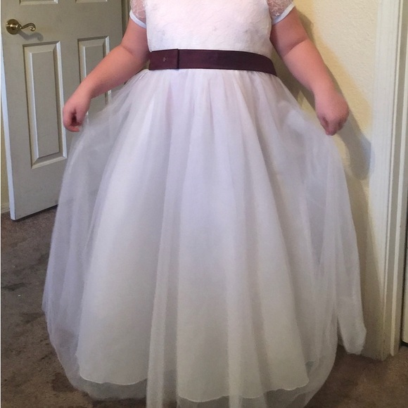 Plus size 14/16 White Flower Girl Dress - Picture 3 of 4